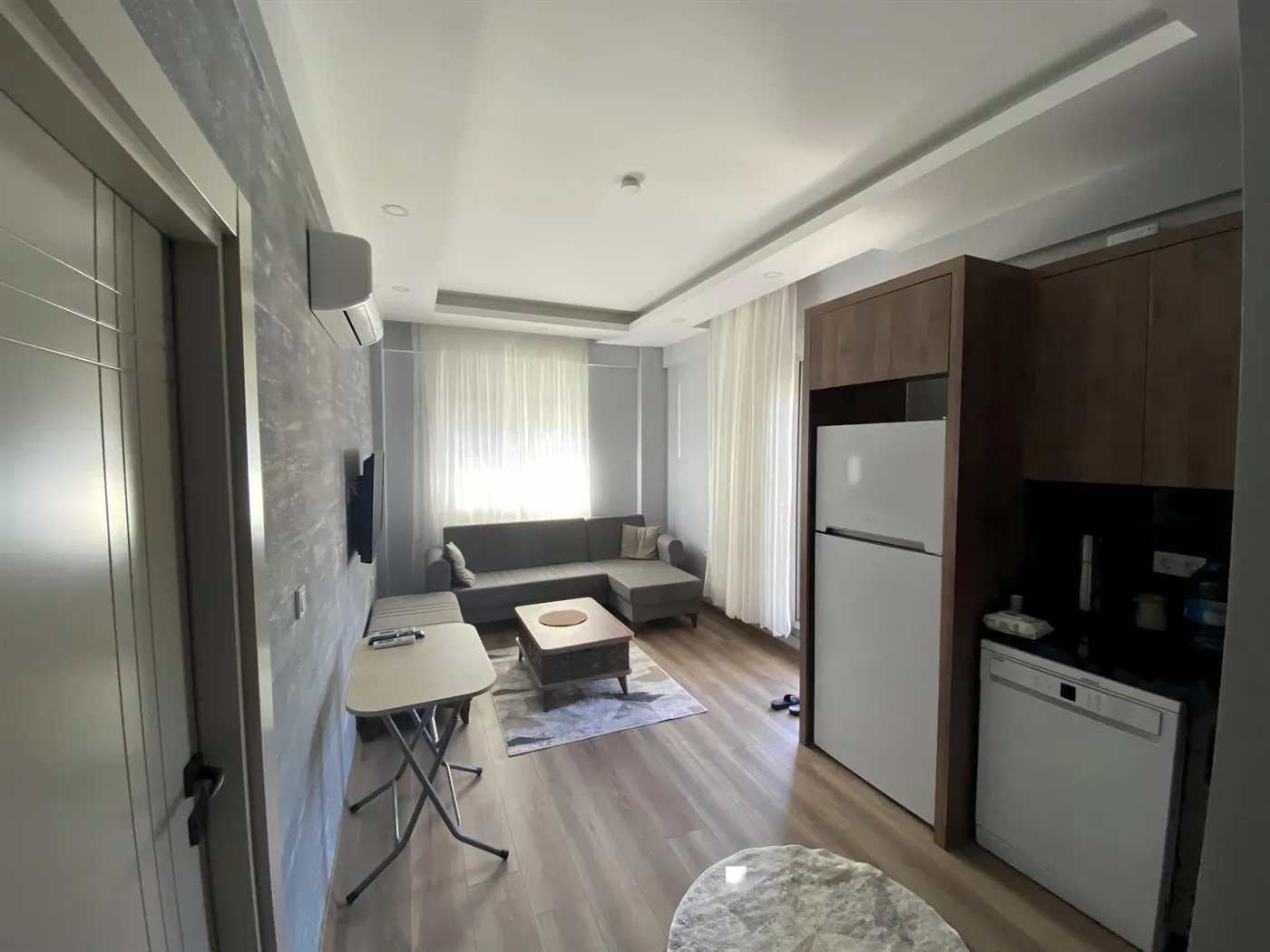 Fully furnished living room with Smart TV and air conditioning - Palmiye Home